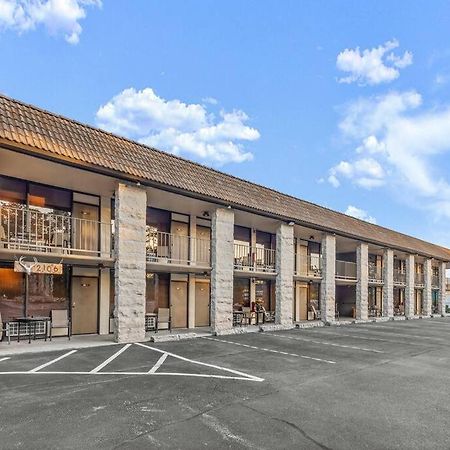 Stonegate Lodge King Bed Wifi Roku Tv Salt Water Pool Room #203 Eureka Springs Luaran gambar