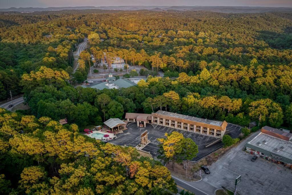 Stonegate Lodge King Bed Wifi Roku Tv Salt Water Pool Room #203 Eureka Springs Luaran gambar