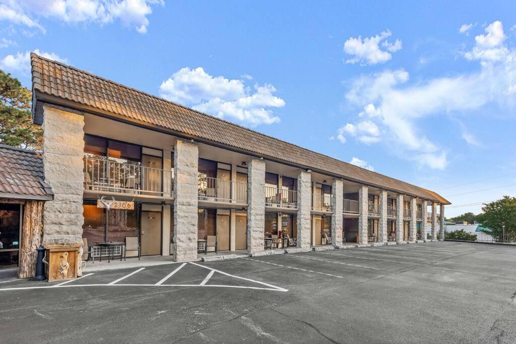 Stonegate Lodge King Bed Wifi Roku Tv Salt Water Pool Room #203 Eureka Springs Luaran gambar