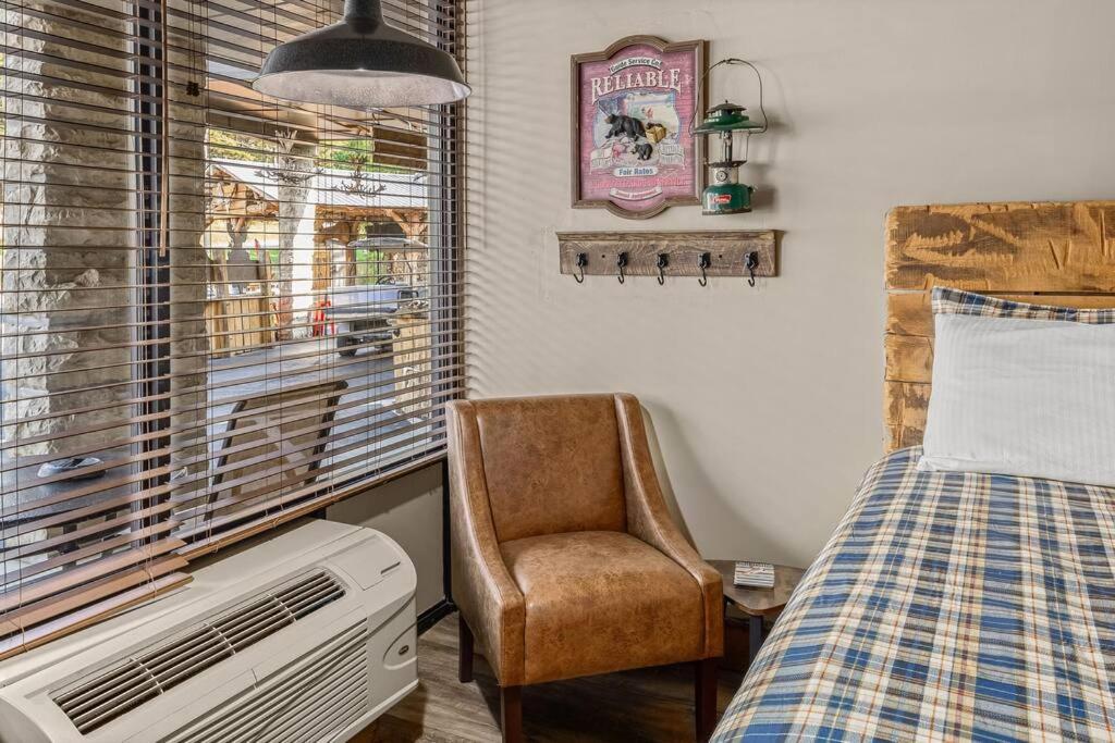 Stonegate Lodge King Bed Wifi Roku Tv Salt Water Pool Room #203 Eureka Springs Luaran gambar